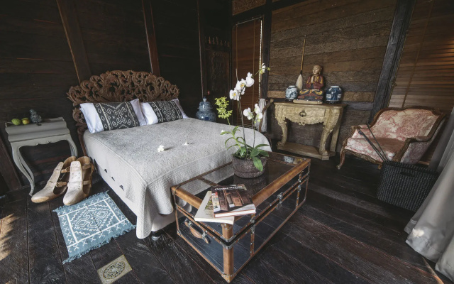 Absolute Beachfront Romantic Villa Laut