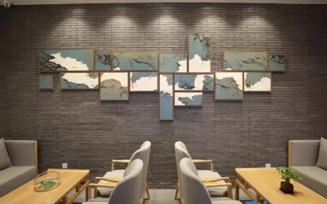Xinyang Nanwan Lake Camellia Hotel