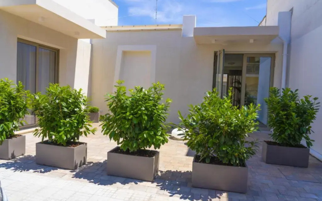 11 Catalani Rooms