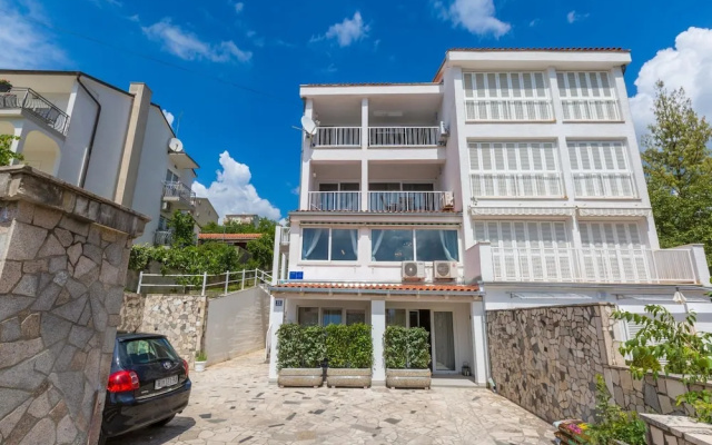 Apartments Azzaro