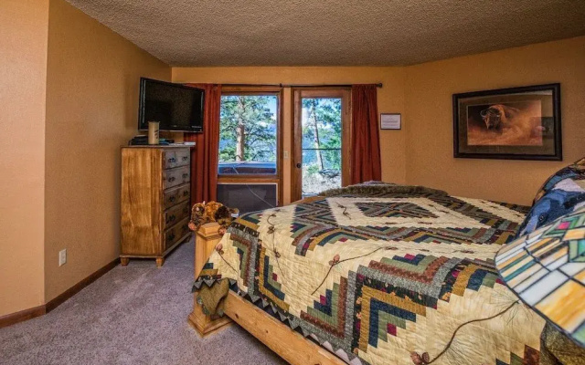 Cedar Lower Luxury Vacation At Windcliff 2 Bedroom Home by RedAwning
