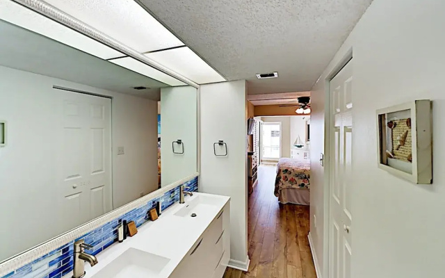 Fresh Beachy Vibe Condo Unit 204 2 Bedrooms 2 Bathrooms Condo