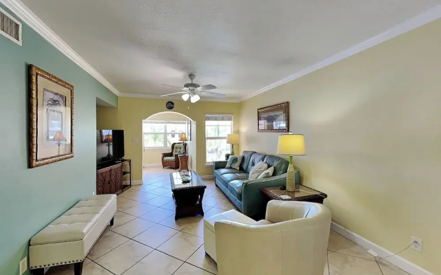 Barefoot Beach Resort B-201 by Distinctive Beach Rentals