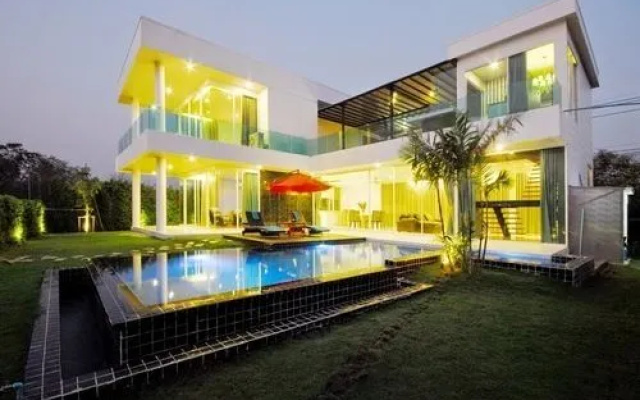 Aria Lake and Golf Villa