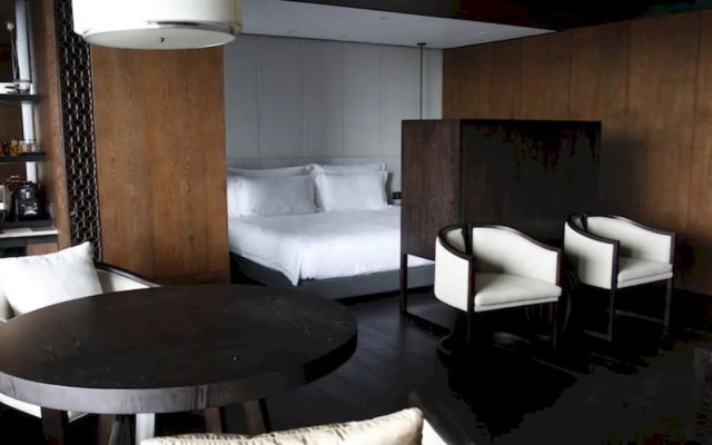 Bay Breeze Hotel