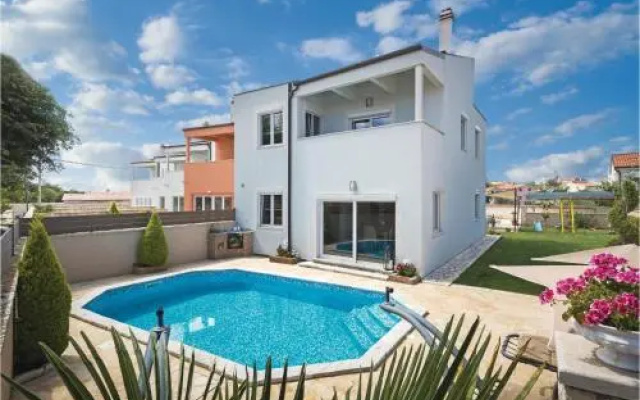 Holiday Home in Radeki Polje