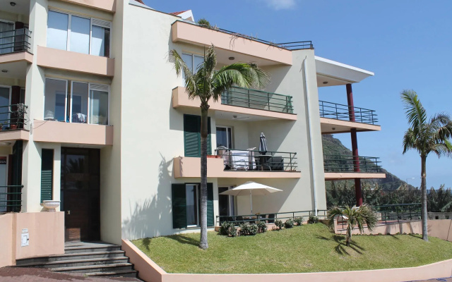 In sunny Madalena do Mar bay, 2-Bedroom refurbished apartment – Atlantic View
