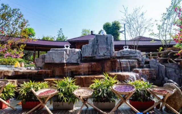 Wanxiang Hot Spring Holiday Hotel
