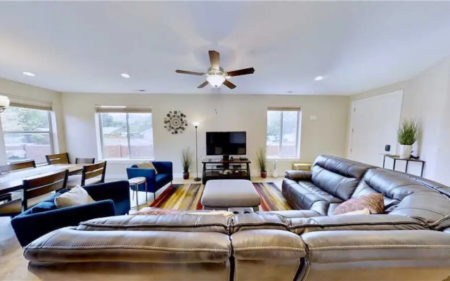 Entrada 673 - 4 Br townhouse by RedAwning
