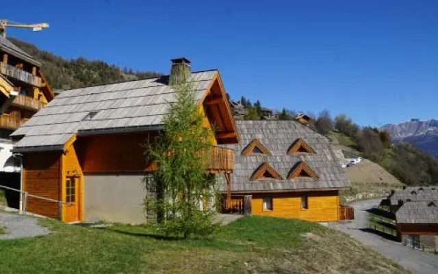 Hameau Pra Roustan by Godille