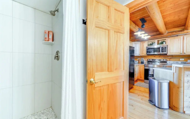 Cozy Mountain Condo Across From Snow King Ski Mtn!