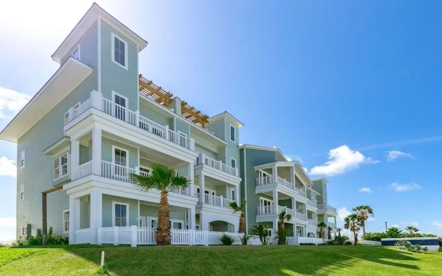 200 Piper Blvd House Unit C5 - 3 Br townhouse by RedAwning
