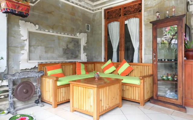 Airy Buleleng Laviana Kalibukbuk Singaraja Bali