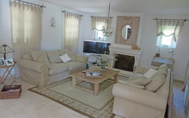 Plush Villa in Saint Tropez with Artistic Interiors & Pool