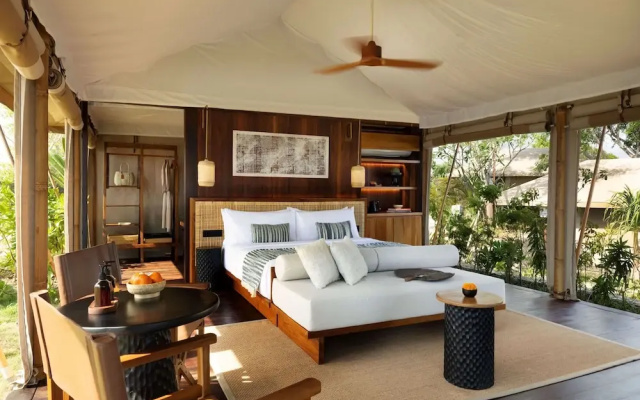 ARNA Suites and Ocean Lounge