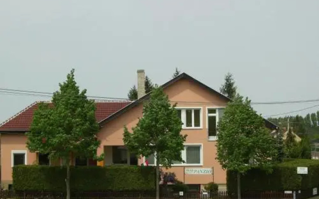 Ujvári Vendégház