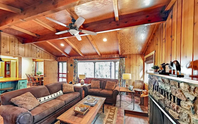 68 Alpine Home 4 Bedrooms 2 Bathrooms Home