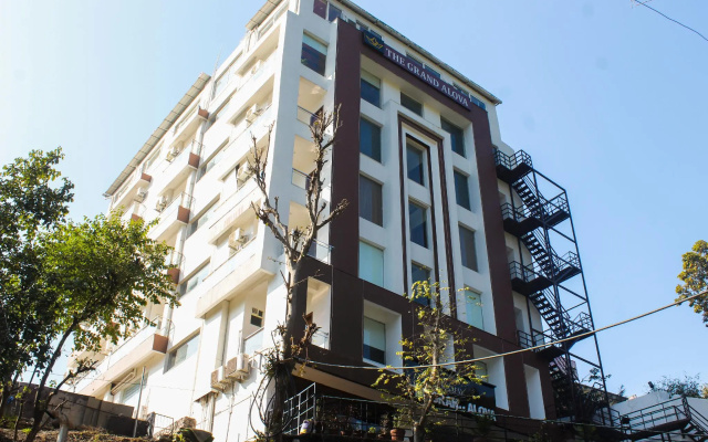 Kamay The Grand Alova