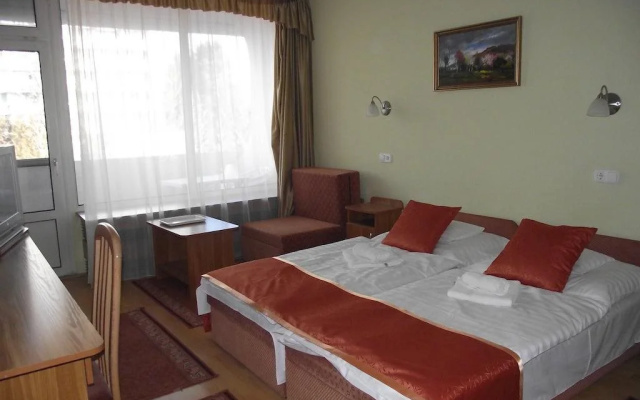 Hotel Harom Hattyu