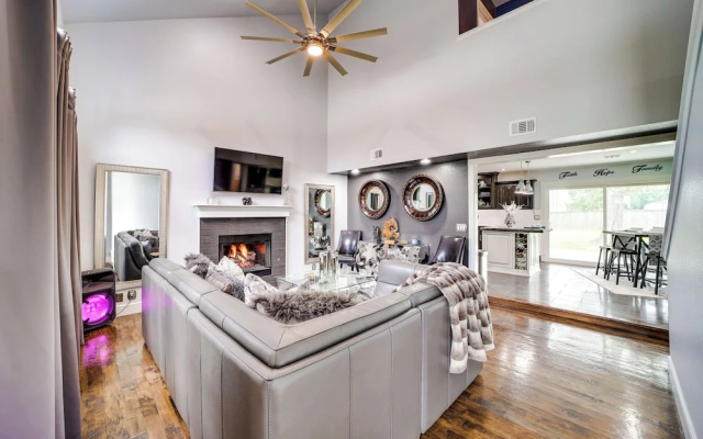 'peace & Tranquility' Home, 2 Mi to Downtown Tulsa