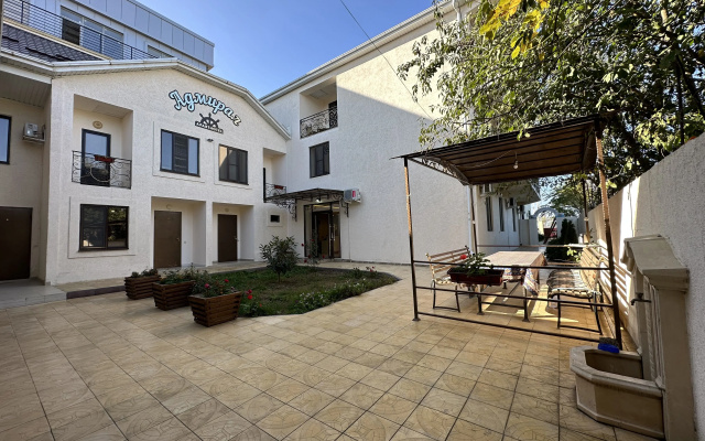 Admiral Hotel